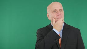 Потревоженный и побеспокоенный предприниматель делает разочарованные жесты рукой стоковая фотография rf Потревоженный и побеспокоенный предприниматель делает разочарованные жесты рукой стоковая фотография rf