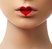 Поцелуй сердца валентинки на губах состав Sexylips красоты с h стоковые изображения rf Поцелуй сердца валентинки на губах состав Sexylips красоты с h стоковые изображения rf