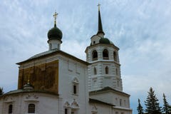 Правоверный собор на фоне облачного неба стоковое фото Правоверный собор на фоне облачного неба стоковое фото