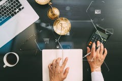 Правосудие и концепция закона работа бизнесмена или юриста или бухгалтера стоковые фотографии rf Правосудие и концепция закона работа бизнесмена или юриста или бухгалтера стоковые фотографии rf