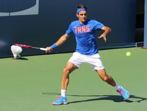 17 практик Роджера Federer чемпиона грэнд слэм времен для США раскрывают 2014 стоковые фото 17 практик Роджера Federer чемпиона грэнд слэм времен для США раскрывают 2014 стоковые фото