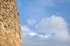 Предпосылка с голубым небом и деталью крепости Стоковые Фотографии RF Предпосылка с голубым небом и деталью крепости Стоковые Фотографии RF