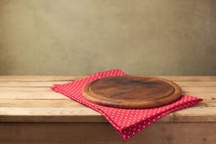 Предпосылка для монтажа продукта Круглая деревянная доска с скатертью Стоковое Изображение RF Предпосылка для монтажа продукта Круглая деревянная доска с скатертью Стоковое Изображение RF