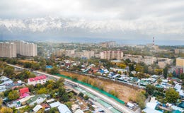 Представьте башни в городе - современные жилые дома квартиры с стандартом дома низкой энергии стоковое изображение Представьте башни в городе - современные жилые дома квартиры с стандартом дома низкой энергии стоковое изображение
