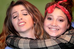 Придурковатые девушки BFF предназначенные для подростков стоковая фотография Придурковатые девушки BFF предназначенные для подростков стоковая фотография