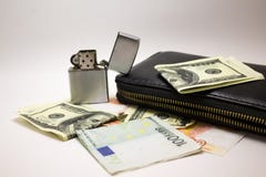 Примечания доллара и евро на белой предпосылке стоковые фотографии rf Примечания доллара и евро на белой предпосылке стоковые фотографии rf