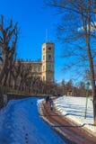 Припаркуйте в предместье Санкт-Петербурга на день зимы солнечный стоковые фотографии rf Припаркуйте в предместье Санкт-Петербурга на день зимы солнечный стоковые фотографии rf