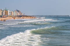 Пристань курортной зоны и рыбной ловли Oceanfront Virginia Beach Стоковое Изображение Пристань курортной зоны и рыбной ловли Oceanfront Virginia Beach Стоковое Изображение