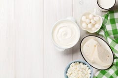 продукты изоляции молокозавода белые Сметана, молоко, сыр, югурт и масло Стоковые Фотографии RF продукты изоляции молокозавода белые Сметана, молоко, сыр, югурт и масло Стоковые Фотографии RF