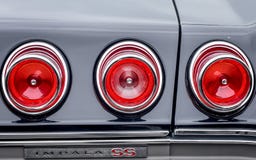 Пролом Chevrolet Impala SS освещает - выставка автомобиля - St Charles, IL стоковая фотография rf Пролом Chevrolet Impala SS освещает - выставка автомобиля - St Charles, IL стоковая фотография rf