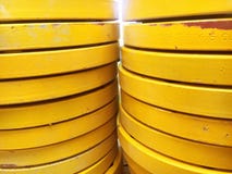 Промышленная абстрактная предпосылка яркого желтого цвета стоковое изображение rf Промышленная абстрактная предпосылка яркого желтого цвета стоковое изображение rf