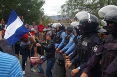 Протест март против перевыборы Хуана Орландо Hernandez Гондураса 21-ое января 2018 23 стоковые изображения rf Протест март против перевыборы Хуана Орландо Hernandez Гондураса 21-ое января 2018 23 стоковые изображения rf