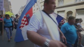 протестующие протестующие