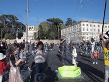 Пузыри мыла в квадрате Рима стоковое фото rf Пузыри мыла в квадрате Рима стоковое фото rf