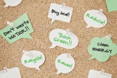 Пузыри речи с концепцией eco на pinboard Стоковые Фотографии RF Пузыри речи с концепцией eco на pinboard Стоковые Фотографии RF
