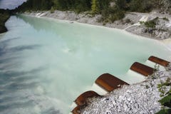 Пустите по трубам для разрядки проблем окружающей среды предприятий стоковое изображение Пустите по трубам для разрядки проблем окружающей среды предприятий стоковое изображение