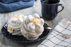 Пустыня меренги Pavlova стоковая фотография rf Пустыня меренги Pavlova стоковая фотография rf