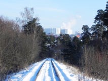 Путь железной дороги Железнодорожные пропуски через красивые ландшафты o стоковая фотография Путь железной дороги Железнодорожные пропуски через красивые ландшафты o стоковая фотография