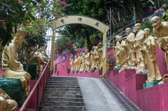 Путь к виску Shatin 10000 Buddhas, Гонконгу стоковые изображения Путь к виску Shatin 10000 Buddhas, Гонконгу стоковые изображения