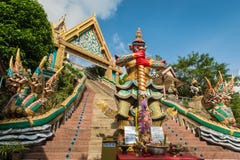ПХУКЕТ, ТАИЛАНД - 11-ОЕ ЯНВАРЯ: Звенел висок Wat Khao холма звенел I стоковые изображения rf ПХУКЕТ, ТАИЛАНД - 11-ОЕ ЯНВАРЯ: Звенел висок Wat Khao холма звенел I стоковые изображения rf