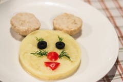 Пюре младенца в форме мыши Mickey стоковое фото rf Пюре младенца в форме мыши Mickey стоковое фото rf