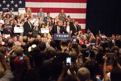 Ралли кампании по выборам президента Дональд Трамп первое в Фениксе стоковые изображения rf Ралли кампании по выборам президента Дональд Трамп первое в Фениксе стоковые изображения rf