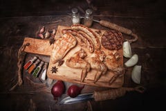 Различные мяс жарят, предпосылка еды, деревянная предпосылка стоковые изображения Различные мяс жарят, предпосылка еды, деревянная предпосылка стоковые изображения