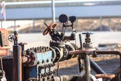 Разные виды клапанов и индикаторов в нефтедобывающей промышленности стоковое фото rf Разные виды клапанов и индикаторов в нефтедобывающей промышленности стоковое фото rf