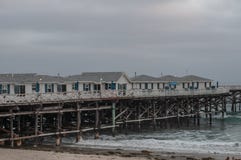 Расположенный справедливо между пляжем полета и La Jolla, Тихим океан пляжем или как некоторое полюбите вызвать его стренгой, стоковые фотографии rf Расположенный справедливо между пляжем полета и La Jolla, Тихим океан пляжем или как некоторое полюбите вызвать его стренгой, стоковые фотографии rf