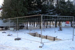 рев работы ремонта, усиливать стен доск рва, деятельность, труба, приспособления трубопровода, загородка металла рва стоковая фотография рев работы ремонта, усиливать стен доск рва, деятельность, труба, приспособления трубопровода, загородка металла рва стоковая фотография