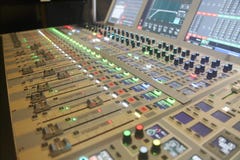 Резонансное устройство цифров используемое для того чтобы смешать аудио стоковое изображение rf Резонансное устройство цифров используемое для того чтобы смешать аудио стоковое изображение rf