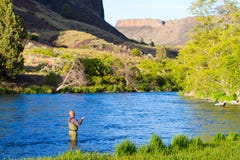 Река Deschutes рыболова мухы стоковые изображения Река Deschutes рыболова мухы стоковые изображения