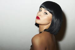 Ретро красивая девушка брюнет Woman.bob Haircut.red lips.beauty Стоковые Фотографии RF Ретро красивая девушка брюнет Woman.bob Haircut.red lips.beauty Стоковые Фотографии RF