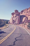 Ретро тонизированная сценарная дорога, предпосылка концепции перемещения, Колорадо, США стоковое изображение rf Ретро тонизированная сценарная дорога, предпосылка концепции перемещения, Колорадо, США стоковое изображение rf
