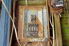 Ржавая электрическая панель Стоковое Изображение RF Ржавая электрическая панель Стоковое Изображение RF