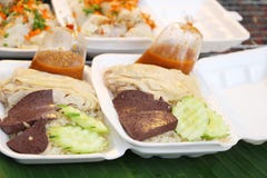 Рис испаренный с цыпленком и соус очень вкусный Стоковые Фотографии RF Рис испаренный с цыпленком и соус очень вкусный Стоковые Фотографии RF