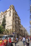 Родовая архитектура и люди идя в Istiklal Caddesi или I стоковое фото Родовая архитектура и люди идя в Istiklal Caddesi или I стоковое фото