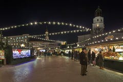 Рождественская ярмарка на квадрате Residenzplatz в Зальцбурге, Австрии стоковое изображение Рождественская ярмарка на квадрате Residenzplatz в Зальцбурге, Австрии стоковое изображение