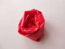 Роза сделало из красного полиэтиленового пакета стоковая фотография Роза сделало из красного полиэтиленового пакета стоковая фотография