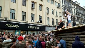 РОССИЯ, МОСКВА - 12-ОЕ ИЮНЯ 2017: Ралли против коррупции организованной Navalny на улице Tverskaya E РОССИЯ, МОСКВА - 12-ОЕ ИЮНЯ 2017: Ралли против коррупции организованной Navalny на улице Tverskaya E