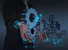 Рука бизнесмена работая с шестерней cog к успеху стоковое фото Рука бизнесмена работая с шестерней cog к успеху стоковое фото