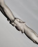 2 руки, рука помощи друга Спасение, помогая жест или руки держите сильной Рукопожатие, оружия, приятельство стоковое фото 2 руки, рука помощи друга Спасение, помогая жест или руки держите сильной Рукопожатие, оружия, приятельство стоковое фото