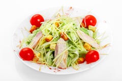 Салат цезаря с цыпленком, салатом айсберга, сыр пармесаном, шлихтой цезаря стоковое фото rf Салат цезаря с цыпленком, салатом айсберга, сыр пармесаном, шлихтой цезаря стоковое фото rf