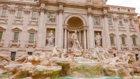 Самые важные ориентир ориентиры в Риме - фонтаны Trevi - Фонтана di Trevi Стоковые Фотографии RF Самые важные ориентир ориентиры в Риме - фонтаны Trevi - Фонтана di Trevi Стоковые Фотографии RF