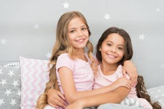 Самые лучшие идеи партии sleepover девушек Девушки Soulmates имея партию sleepover потехи Концепция приятельства детства девушки стоковая фотография rf Самые лучшие идеи партии sleepover девушек Девушки Soulmates имея партию sleepover потехи Концепция приятельства детства девушки стоковая фотография rf
