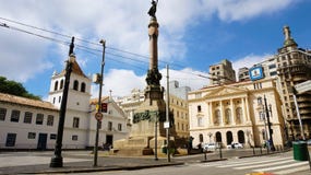 САН-ПАУЛУ, БРАЗИЛИЯ - 9-ОЕ МАЯ 2019: Патио делает квадрат Colegio в центре города Сан-Паулу, Бразилии стоковые изображения САН-ПАУЛУ, БРАЗИЛИЯ - 9-ОЕ МАЯ 2019: Патио делает квадрат Colegio в центре города Сан-Паулу, Бразилии стоковые изображения