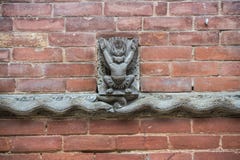 Сброс Garuda и Naga, Hanuman Dhoka, королевского дворца, квадрата Durbar, Катманду, Непала стоковое изображение rf Сброс Garuda и Naga, Hanuman Dhoka, королевского дворца, квадрата Durbar, Катманду, Непала стоковое изображение rf