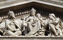 Сброс Tympanum басовый показывая деву марию и венгерские Святых, базилику St Stephen в Будапеште стоковая фотография Сброс Tympanum басовый показывая деву марию и венгерские Святых, базилику St Stephen в Будапеште стоковая фотография