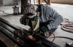 Сваривая крупный план стоковые фотографии rf Сваривая крупный план стоковые фотографии rf