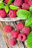 Свежие и вкусные смотря поленики на деревянном столе стоковое фото rf Свежие и вкусные смотря поленики на деревянном столе стоковое фото rf